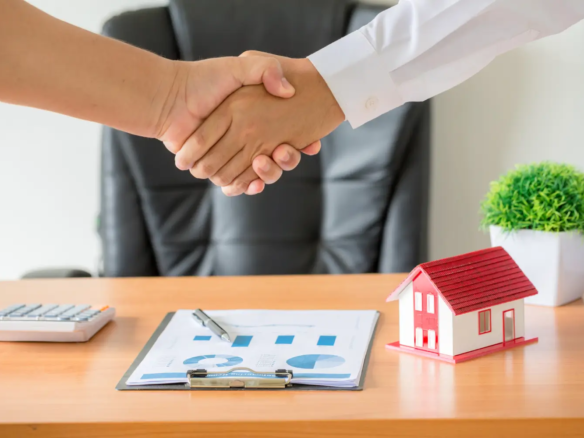 trusted property dealer in faisal town islamabda meet with client