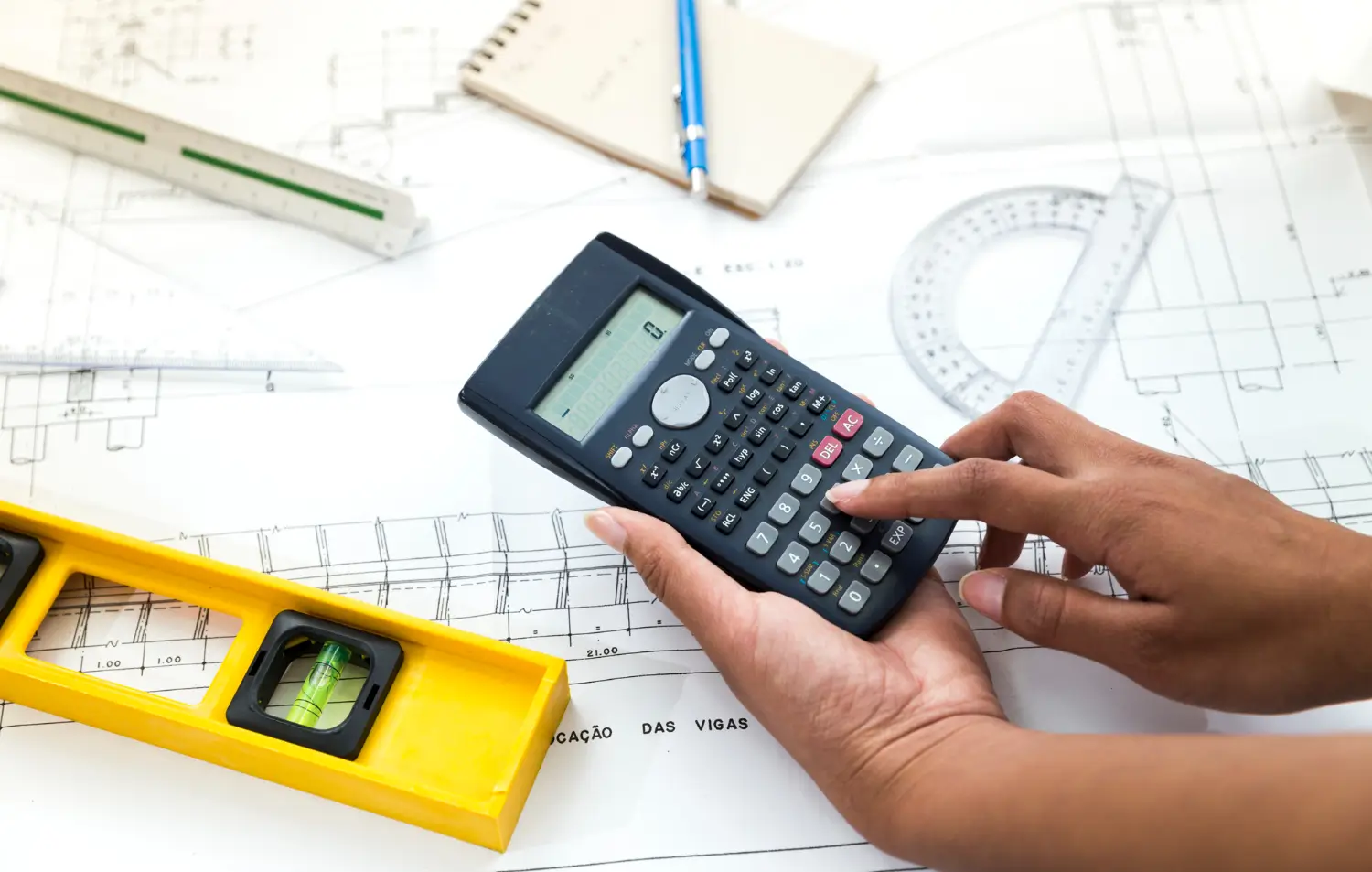 men check how to calculate construction cost in pakistan