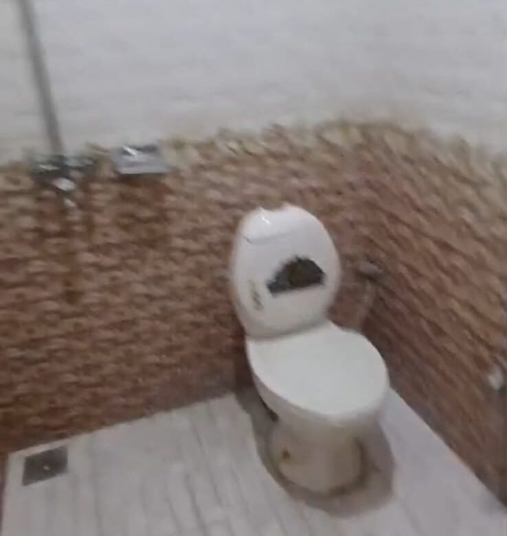 738