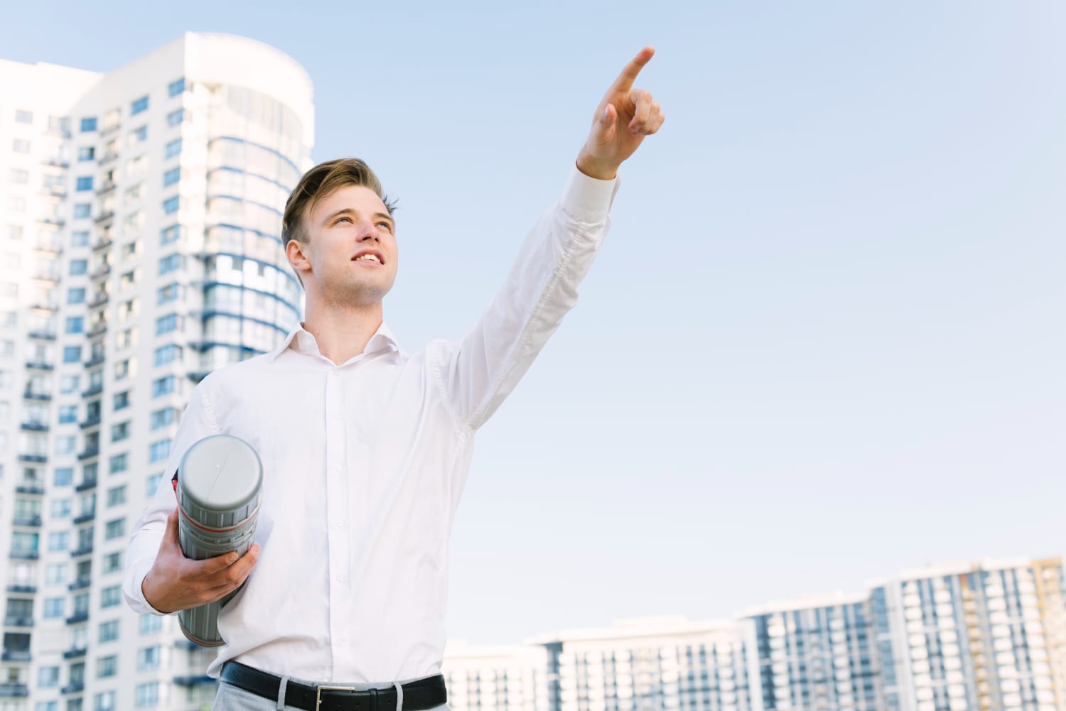 a men finding Best Commercial Builders in Islamabad