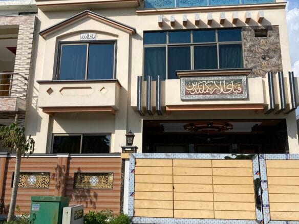 8 Marla Park Face House for sale in Faisal town A block